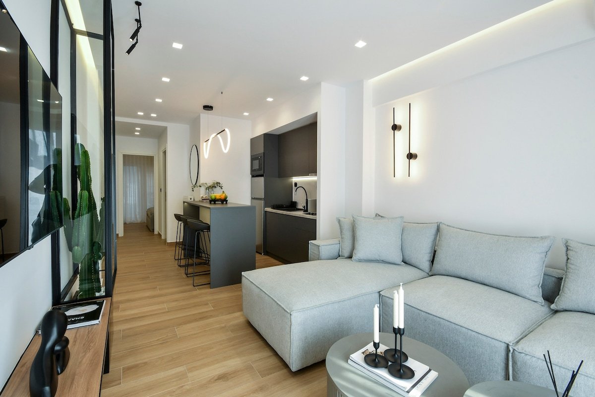 Luxury Downtown Apartment C2 gallery image 2