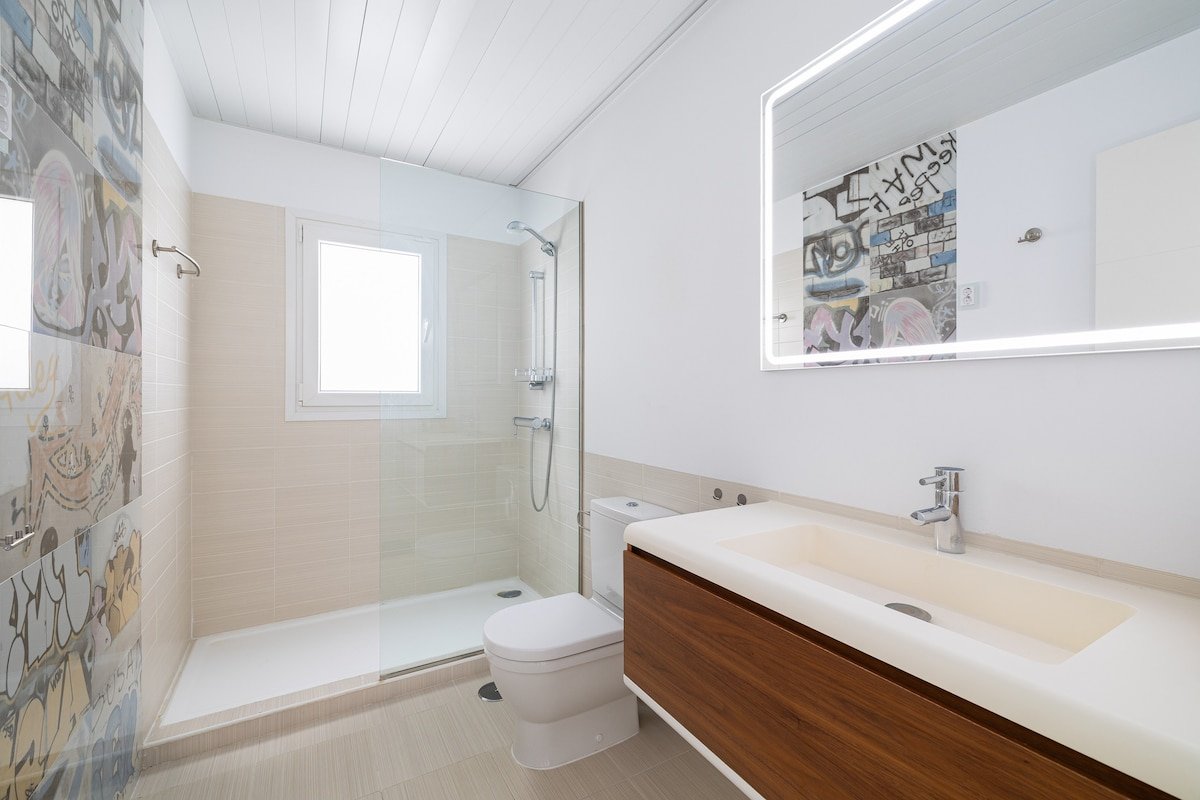 Blue Horizon gallery image 3