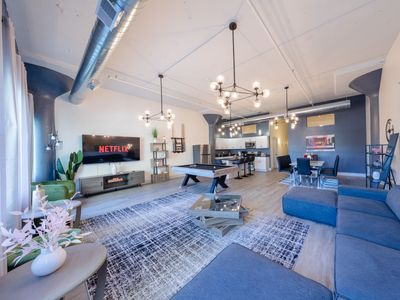 Group-Friendly 5BR Suite Near McCormick |Sleeps 12