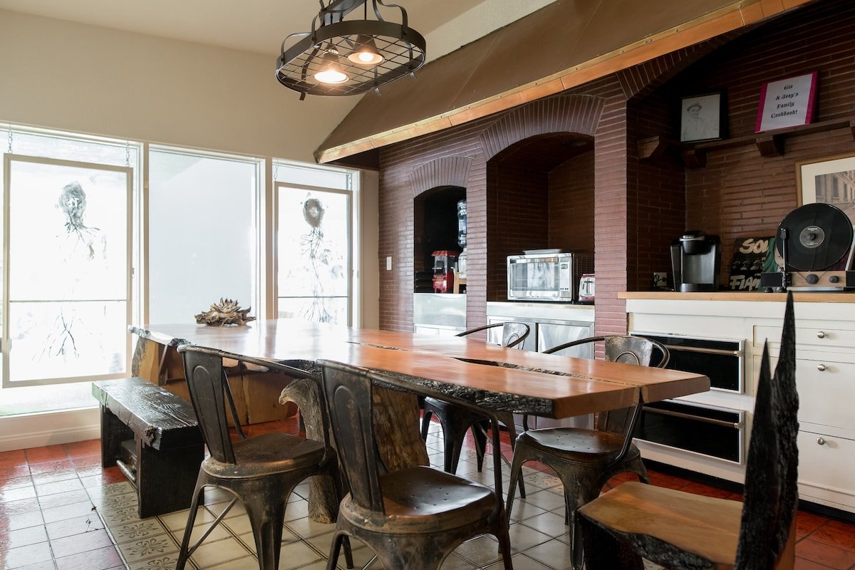 Creative Oasis @6th&FRANKLIN gallery image 5