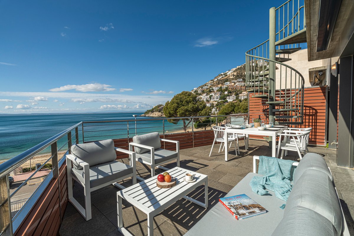 Apartamento ático delante del mar