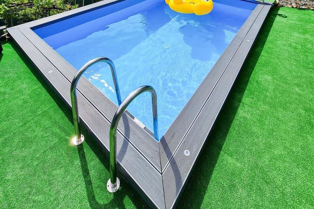 *Oh*yeah*villa* pool hot tub & sauna gallery image 3