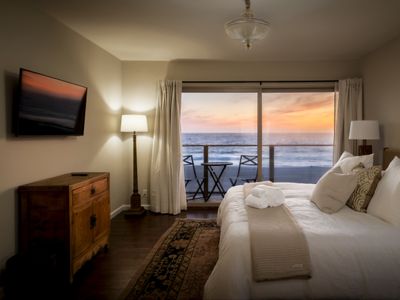 The Nautilus – Manhattan Beachfront Retreat