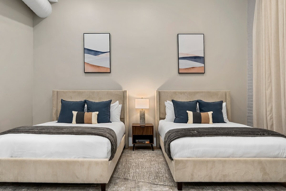 NEW Ultimate Downtown Boston Game Loft Free Parkng gallery image 4