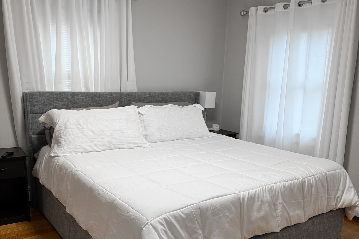 Private Parking! 4BR Family Home in South Boston gallery image 4