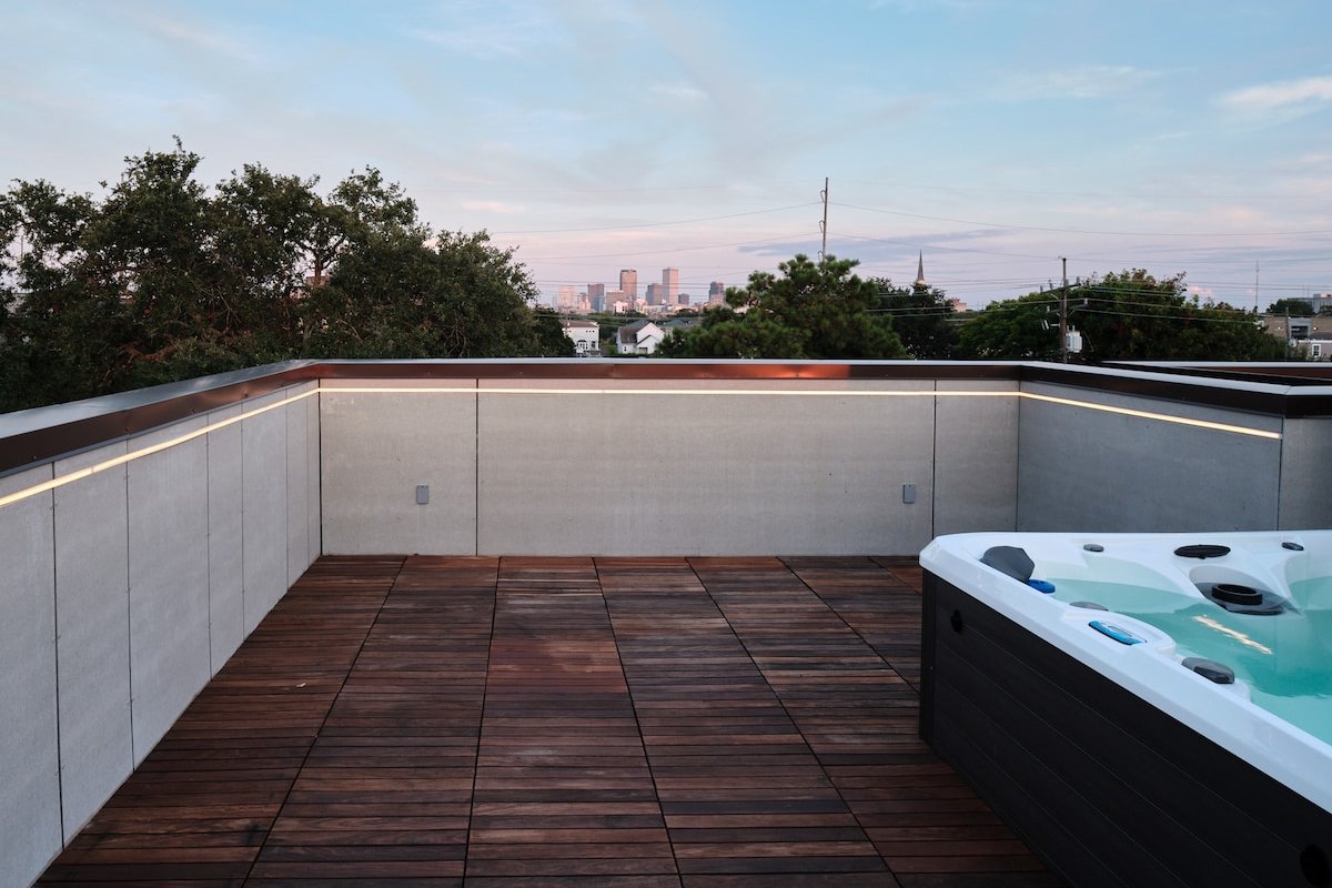 Remarkable Mid-City Dwelling gallery image 3