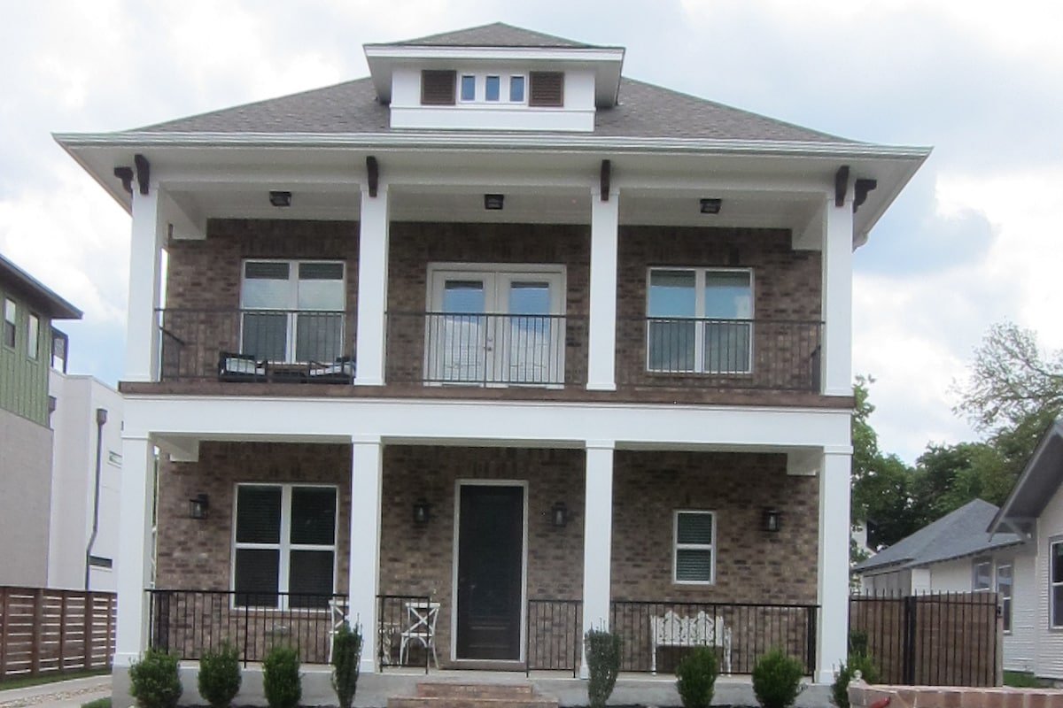 Beautiful Crestview House, Great Location! gallery image 3