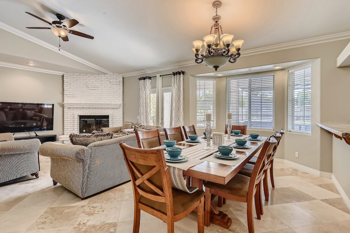 Luxury Villa 2.0 acre*Pool*View*Close Strip gallery image 5