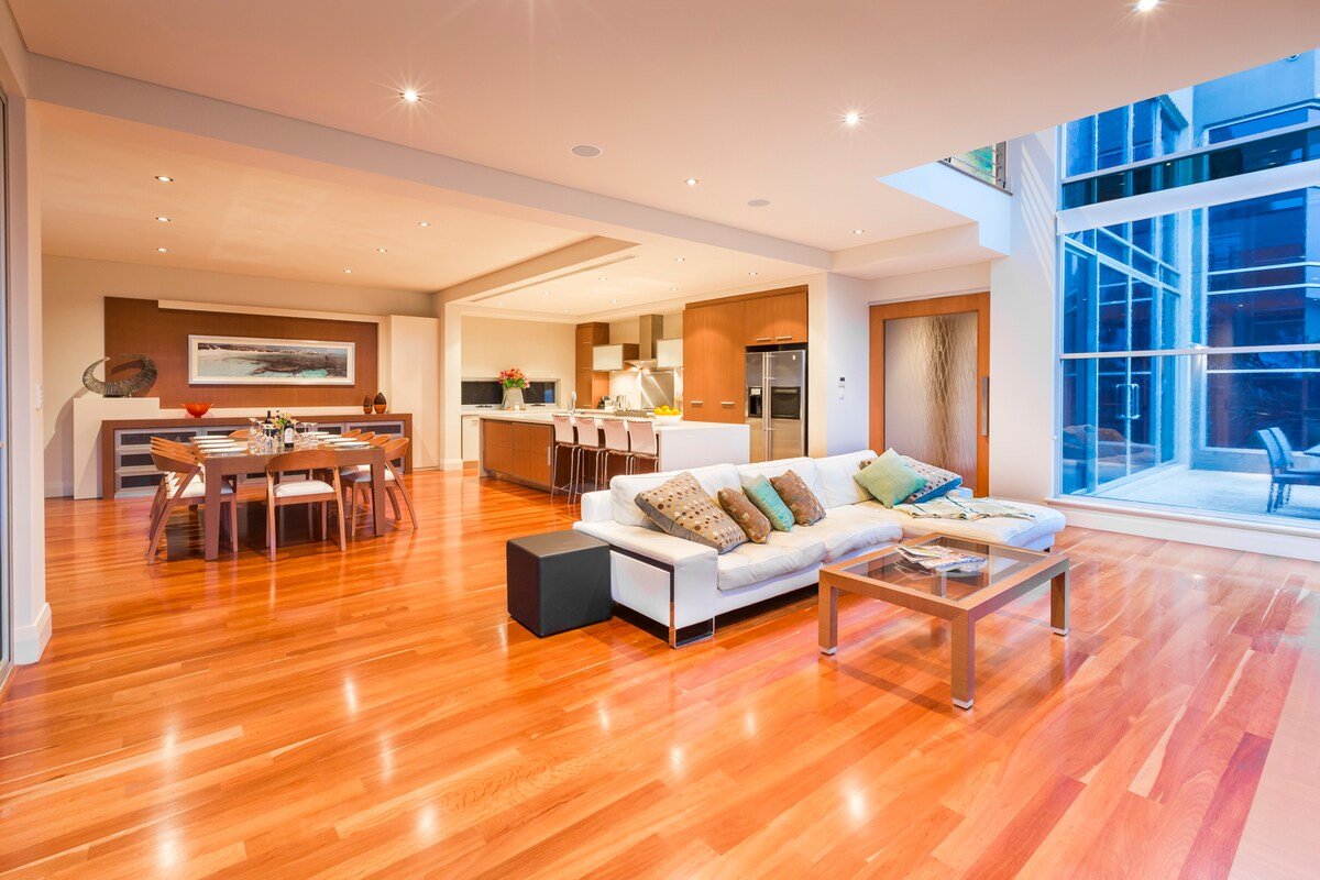 Absolute Beachfront 4 Bed 4 bath House gallery image 4