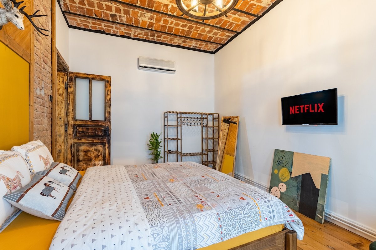 Luxury 3BR Apt. w/ Galata Tower View, A/C, Netflix gallery image 4