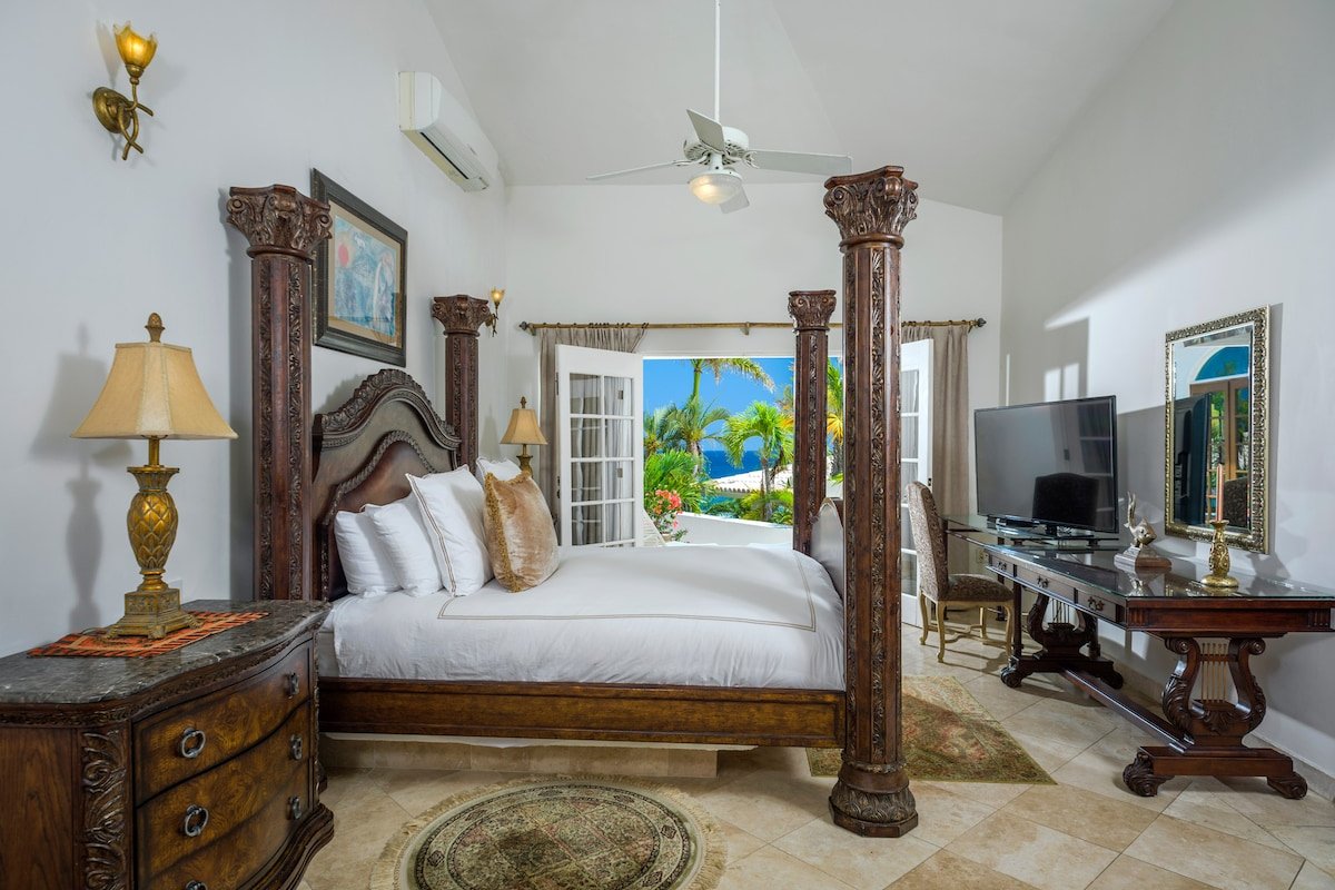 Villa Paraiso ocean front gallery image 2