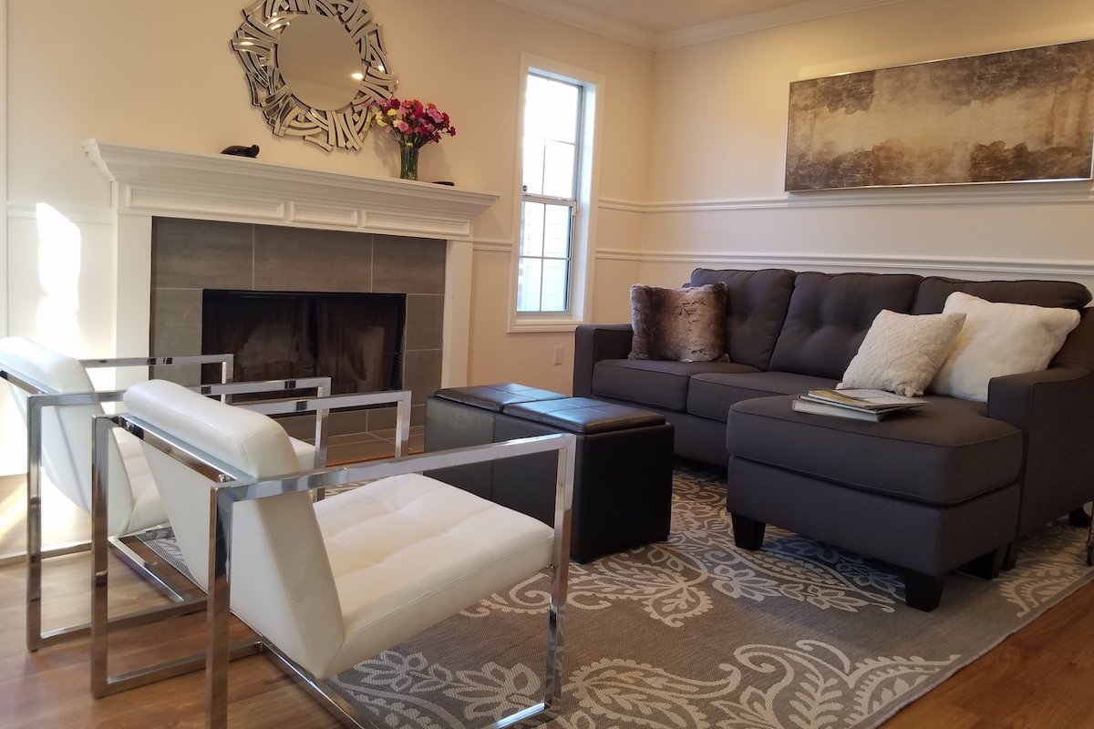 Entire house for families：Steps to beach! gallery image 2