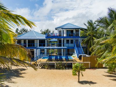 Spacious 6-Bed Villa, Private Pool, on the Beach!