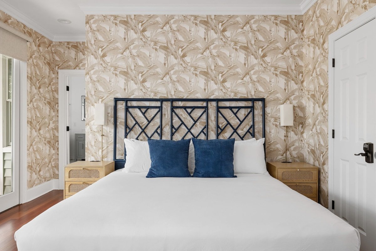 NEW! Steps to Beach! Heated Pool Elevator gallery image 2