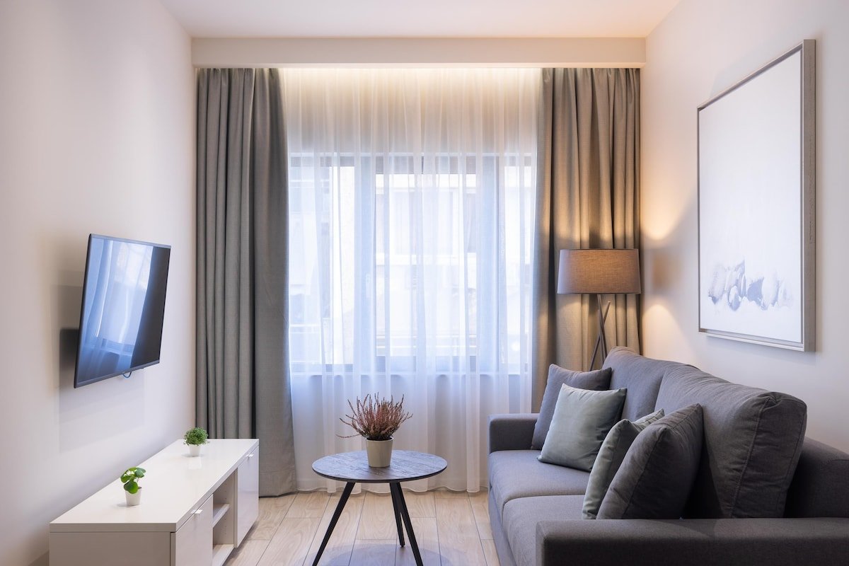 Luxury 2BDR apartment, in central location gallery image 2