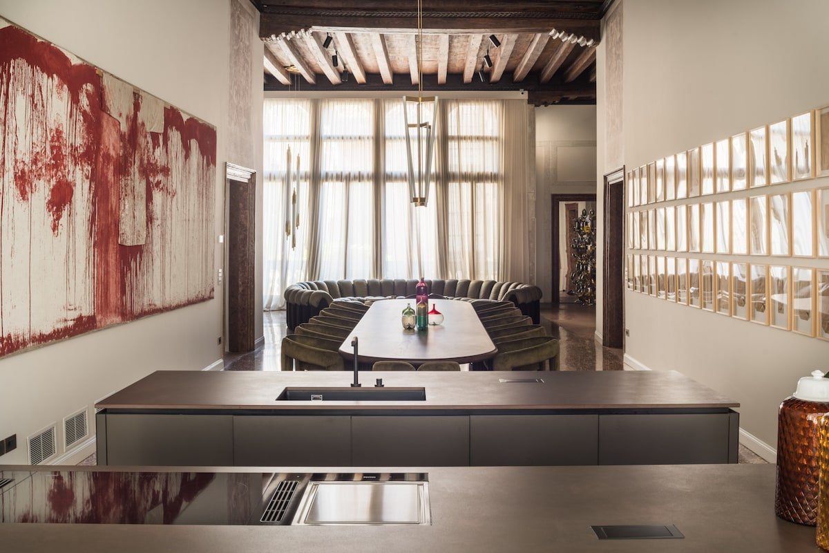 Noble Floor Art Apartment R&r