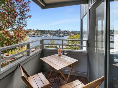 Lake Oasis 2bed/2bath parking & fast Wi-fi