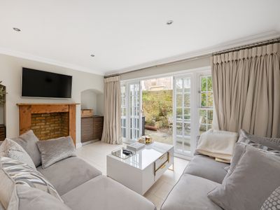 Fairytale Garden House – Next To Victoria Station