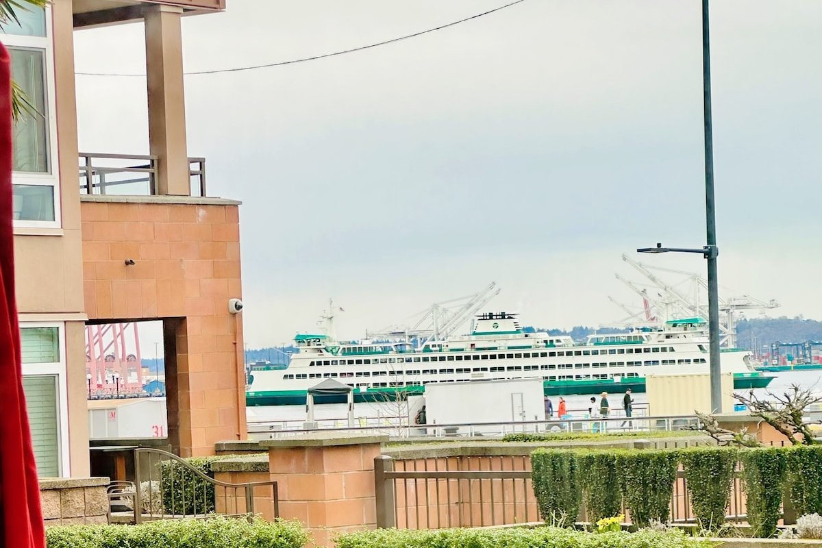 Seattle Waterfront Retreat gallery image 5