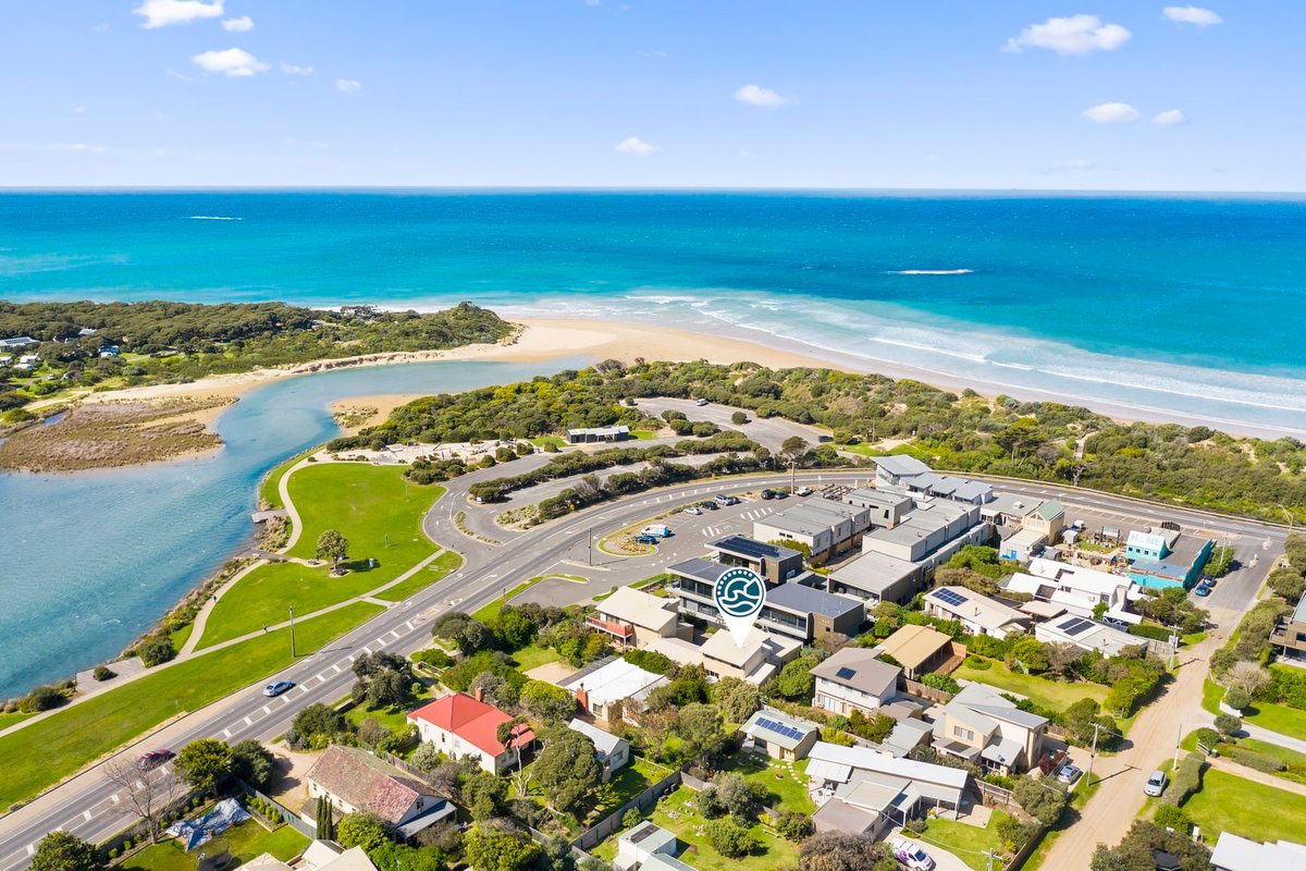Retro Twist , Modern Town House