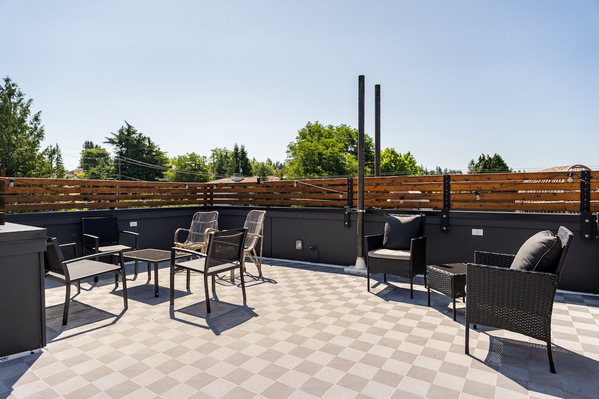 Cozy Luxury | FourSeasons King Bed | 10 Min to DT gallery image 5