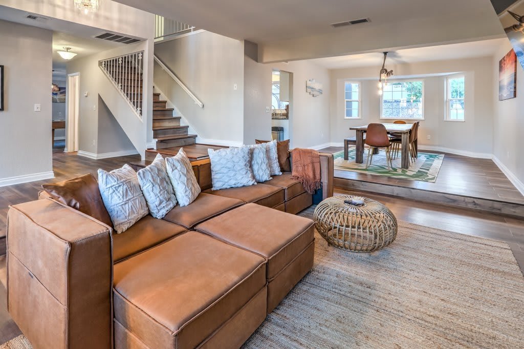 Vegas Strip Luxury Pool Villa, Jacuzzi, Pool Table gallery image 5