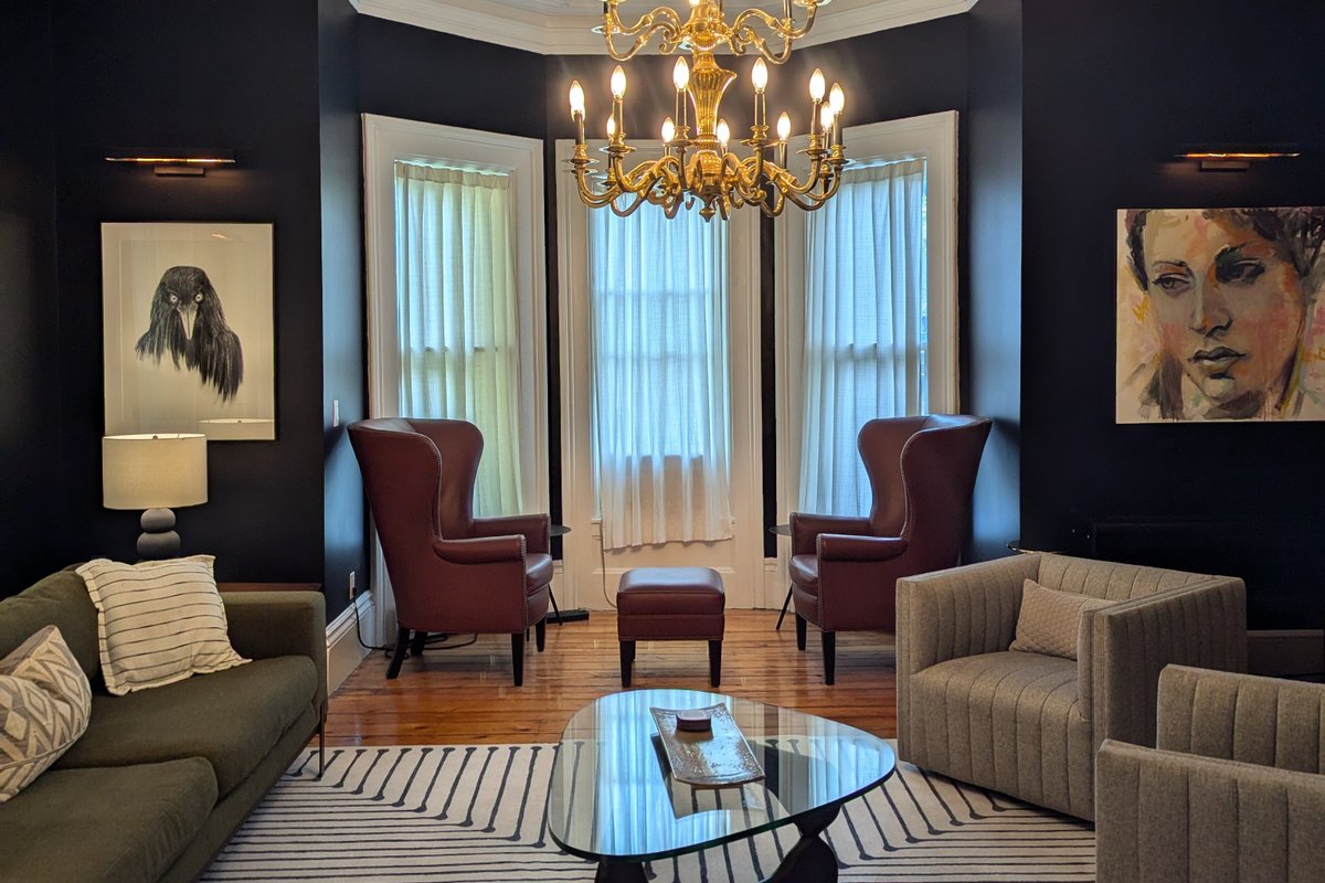 Executive downtown historic home sleeps 8+