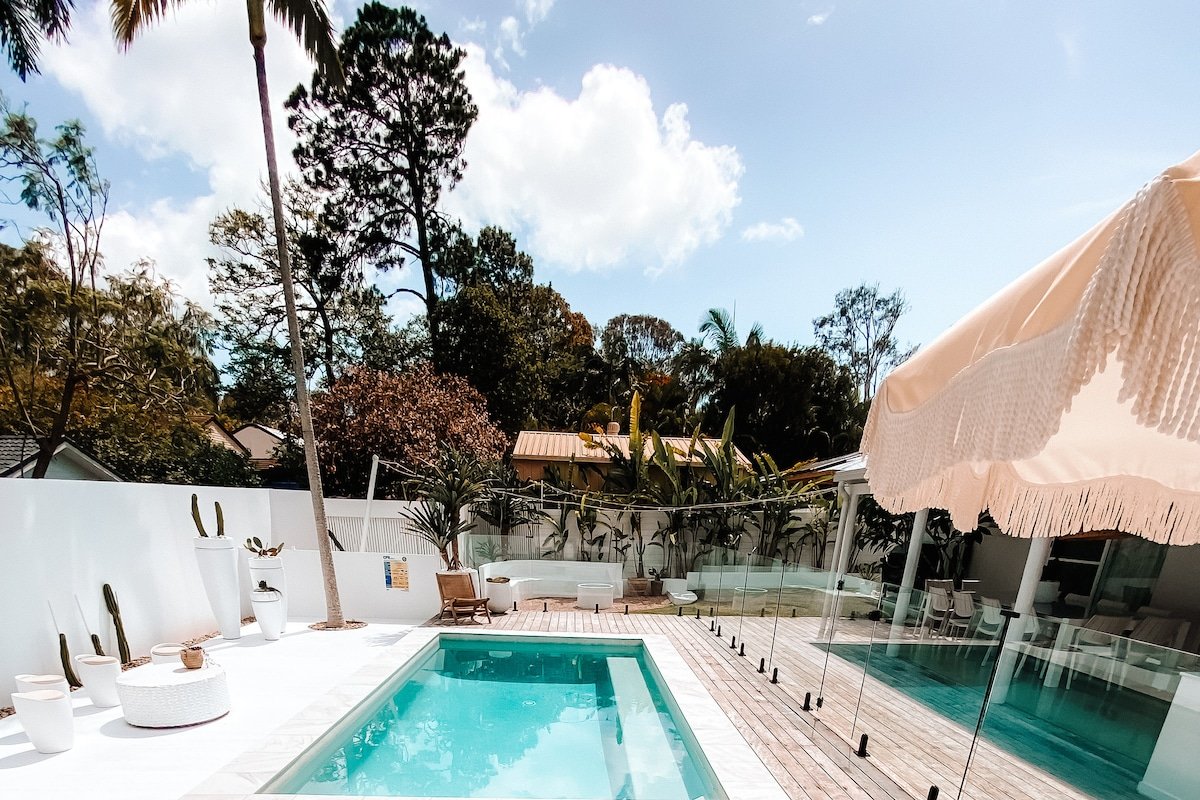 White House Noosa with Magnesium Pool and firepit gallery image 3