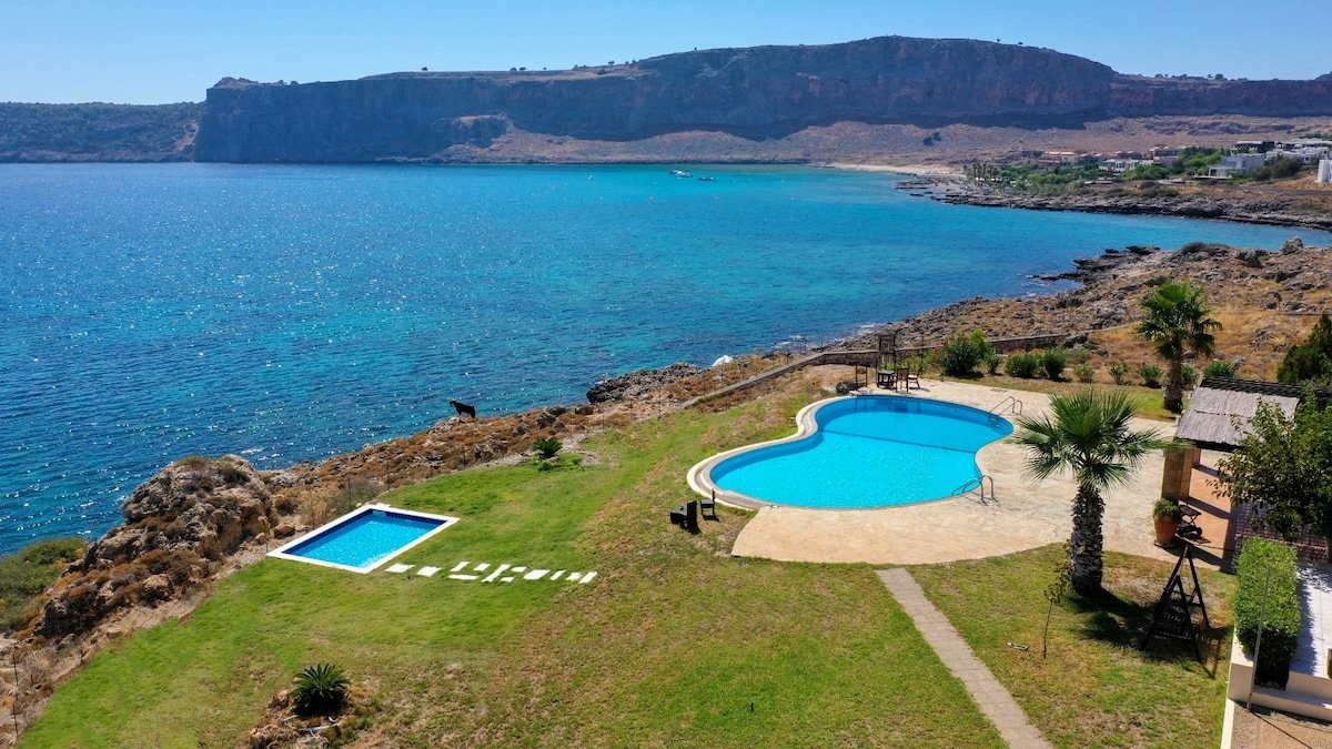 Amazing beachfront villa with private pool- Lindos gallery image 2