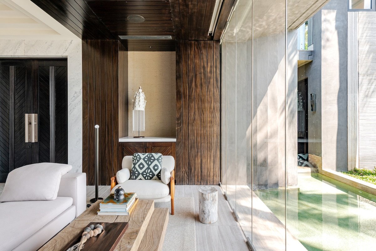 Exclusive Oceanfront Villa | Pool, Jacuzzi & Gym gallery image 5