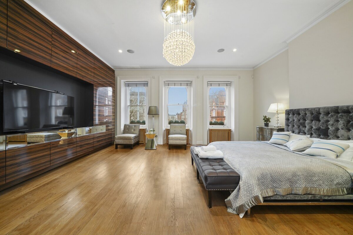 Magnificent House in Knightsbridge gallery image 3