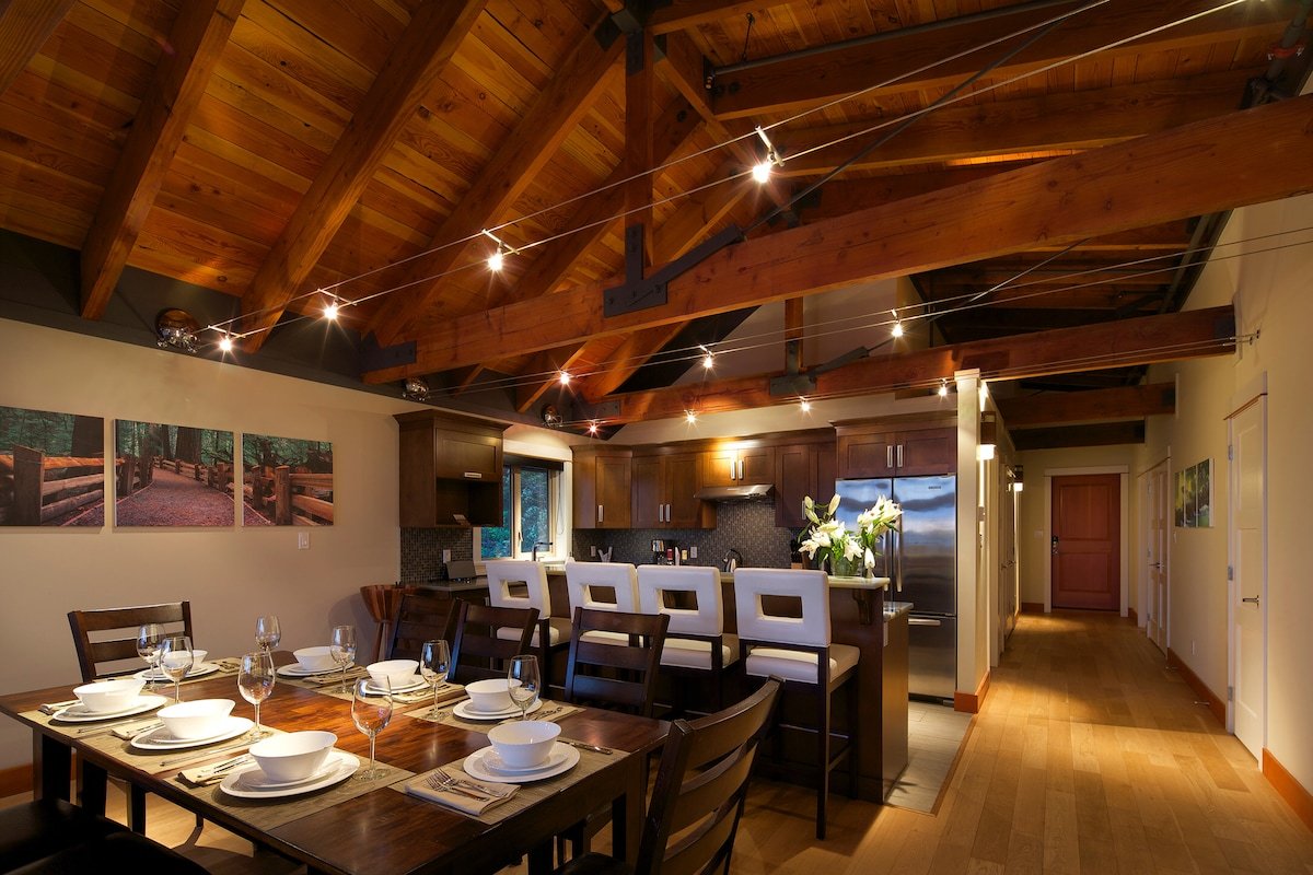 Ocean View Penthouse on Salt Spring Island gallery image 2