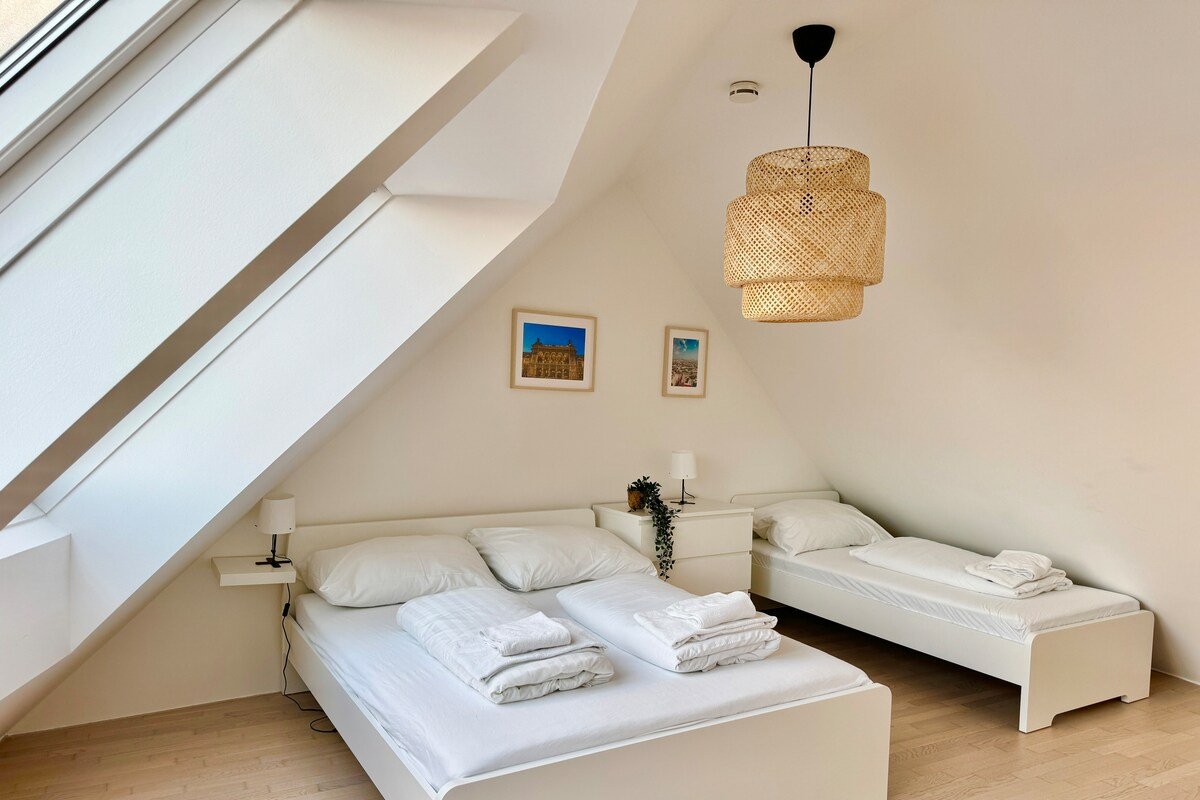 140 m2 Maisonette | Garden | Free Parking gallery image 3