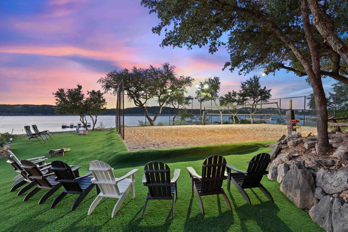 LakeTravis Waterfront Volleyball Game Rooms Boats