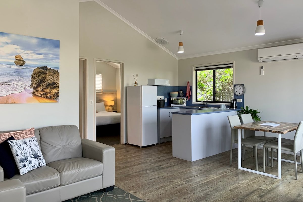 Garden Cottage – short walk to beach gallery image 3