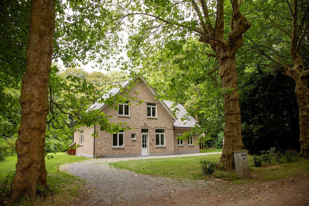 Spacious, luxurious house in the heart of nature gallery image 4