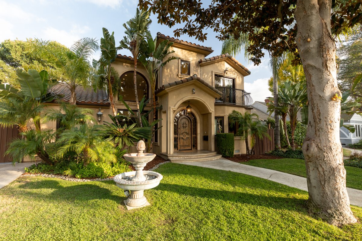 Stunning Mediterranean with pool, spa, bbq, gym.