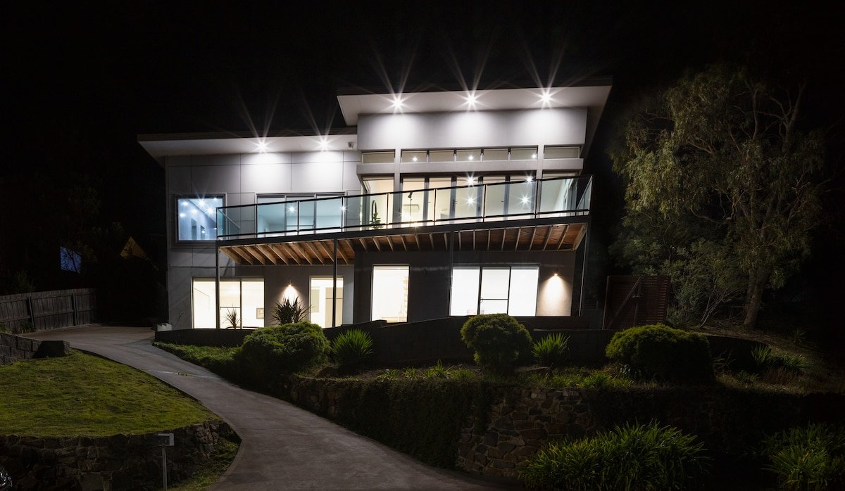 Spacious 4BR Home: Amazing Views, Ideal for Groups gallery image 3