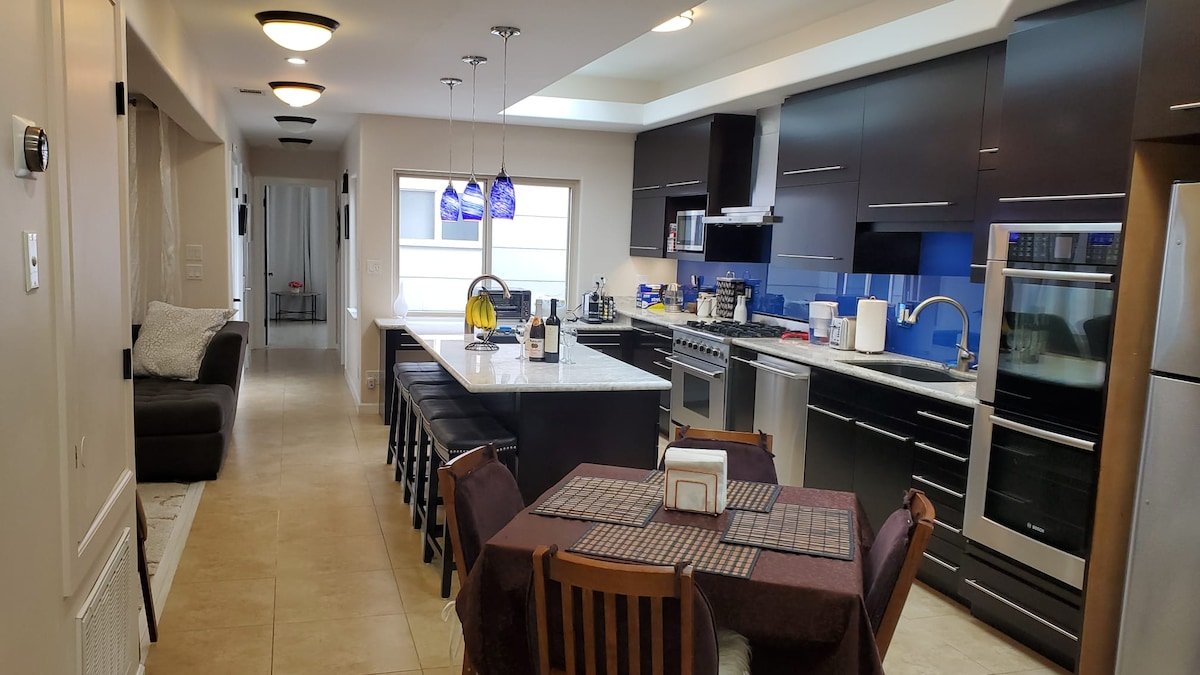 (FREE EV. Charger) Beautiful Home 4 Bd. 2 Ba. SF. gallery image 2