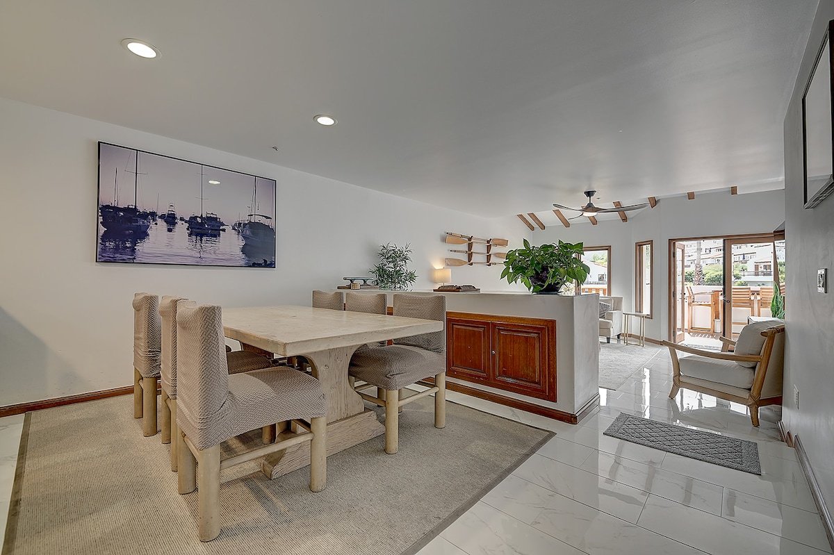 Hamilton Cove “Island Escape” gallery image 5