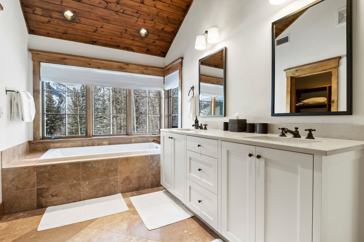 RMR: Grand View Retreat Home in Wilson gallery image 5