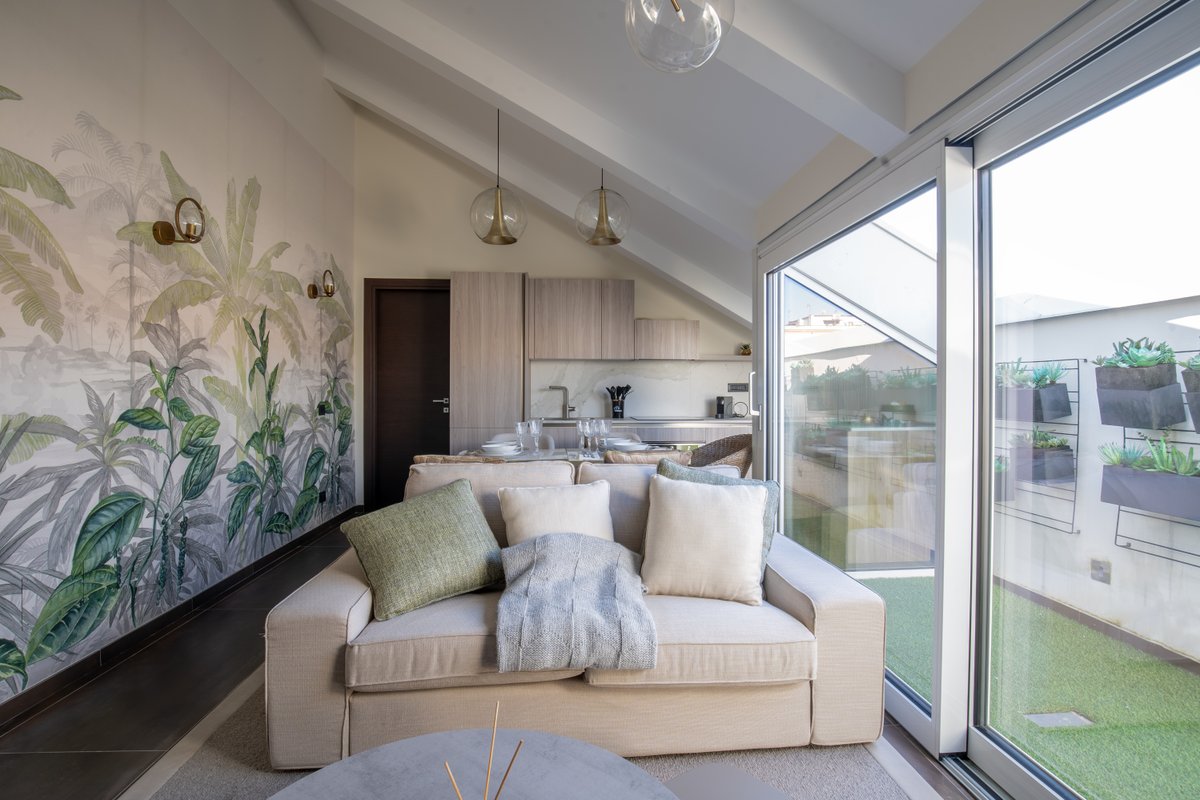 602A – Elegante mansarda con terrazzino