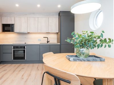 Modern & Cosy Retreat in Dublin’s Historic Center