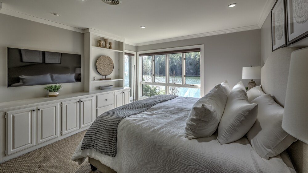 Country Roads- Lake Front, Hot Tub, Pool Table gallery image 3