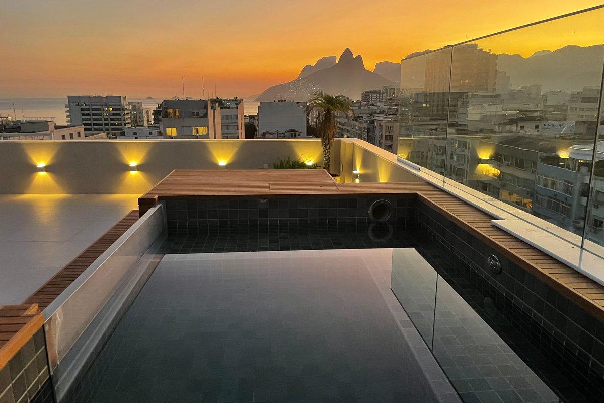 Apto c/ vista e piscina entre Ipanema e Copacabana