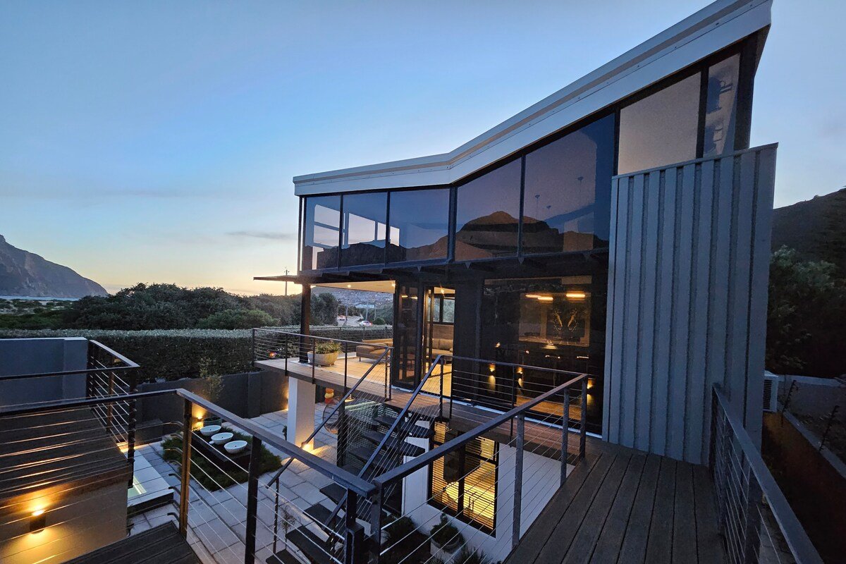 Luxury villa | Pool | Serviced | Outdoor BBQ gallery image 2