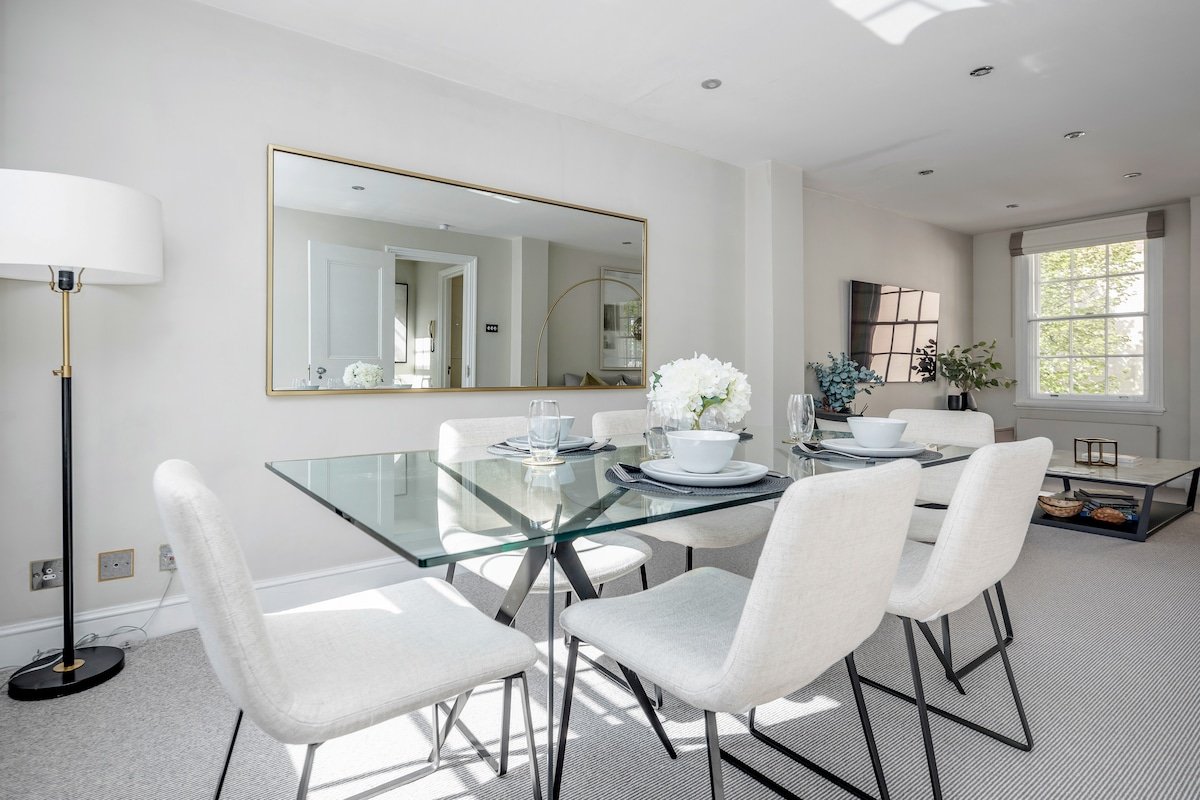 Stunning Marylebone Mews House gallery image 5