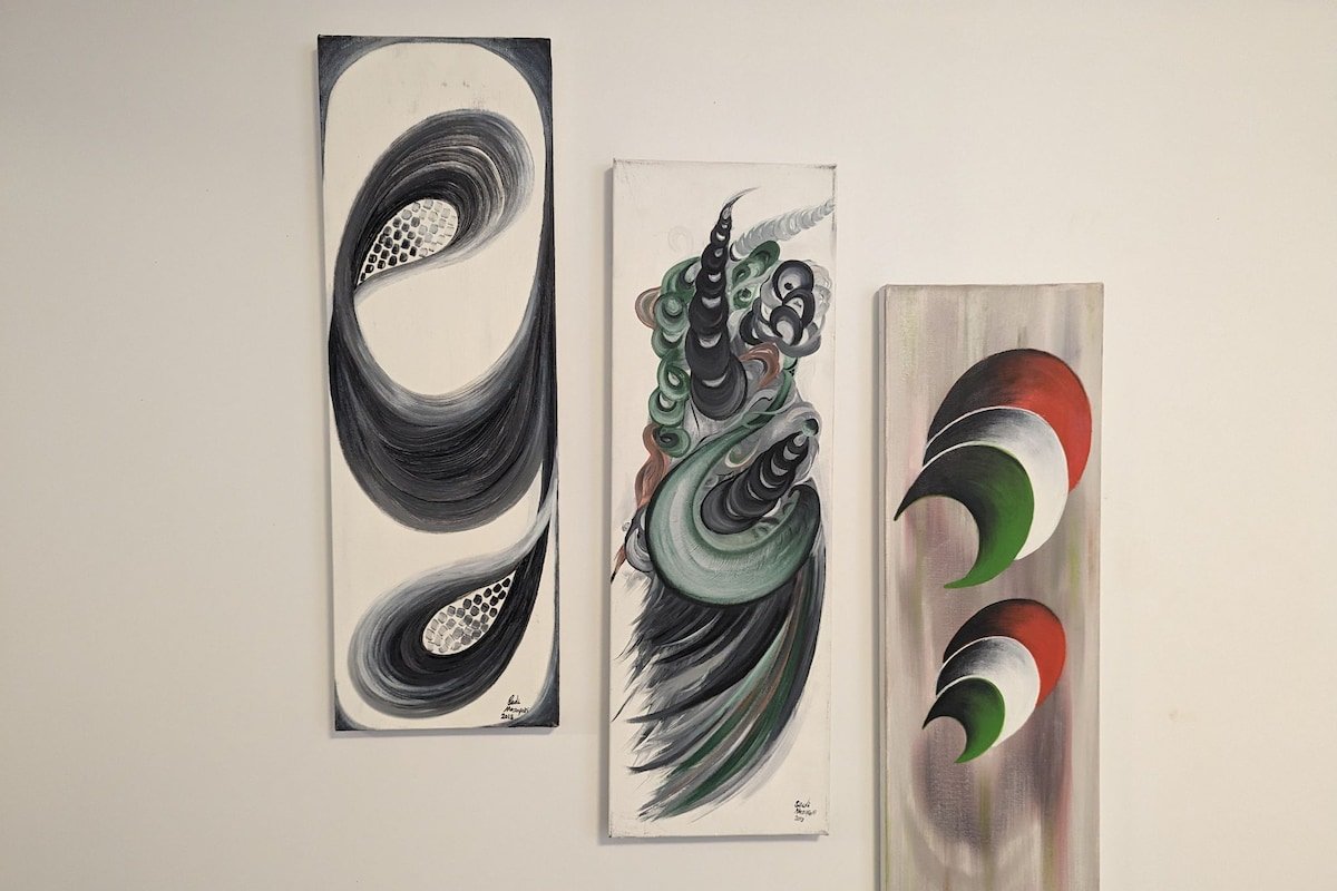 Cozy Home + Large backyard, 20mins from DT! gallery image 3