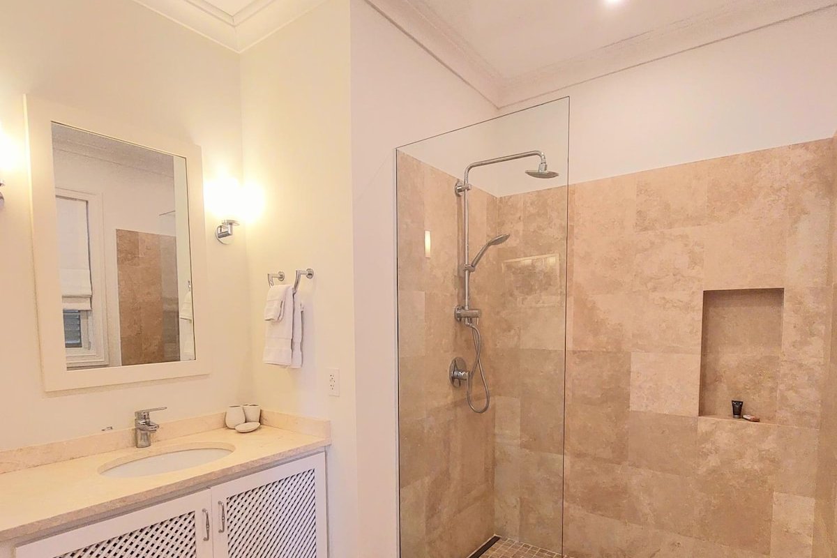 Gully’s Edge gallery image 3