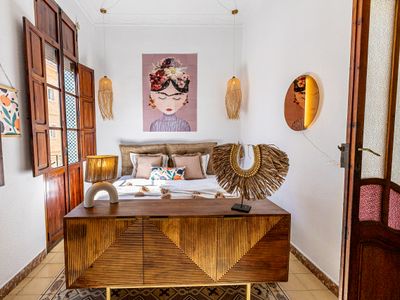 Spanish house- high ceilings and close to beach